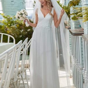 Romantic V Neck Tulle Wedding Dress with Appliques