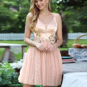 Cute V Neck A-Line Tulle Bridesmaid for Prom with Appliques